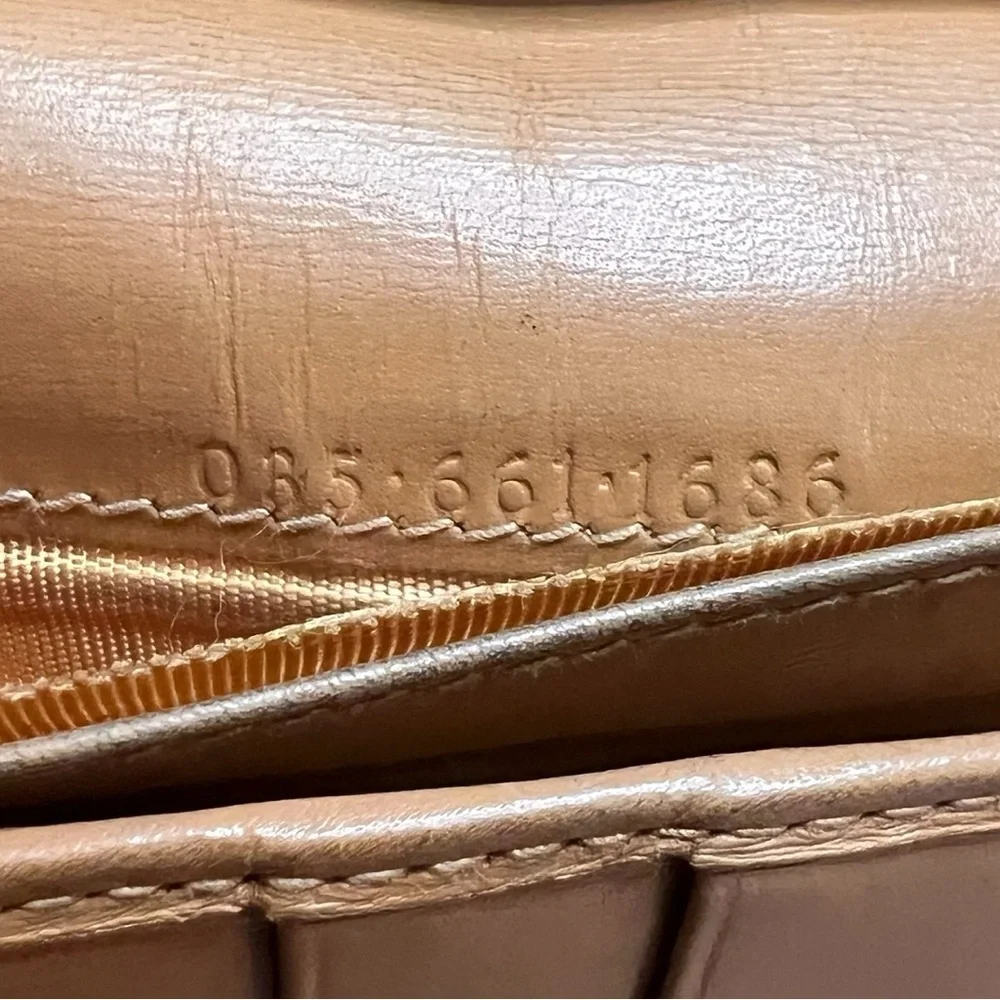 Gucci Vintage Horse Bit Long Wallet Tan Italian Leather Brass Hardware Neutral